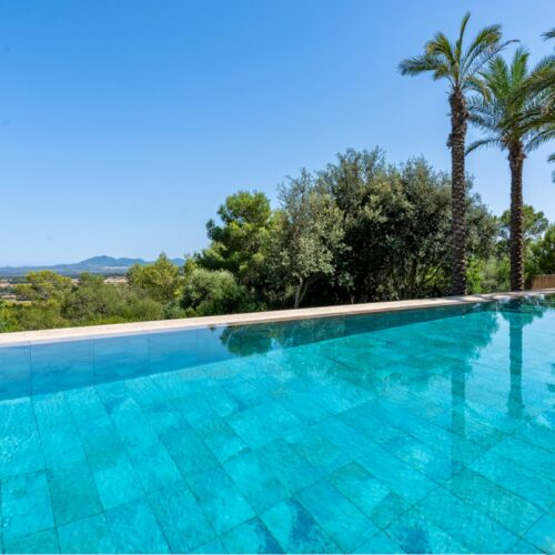 Einzigartiges Fincaanwesen mit Ferienvermietungslizenz und spektakulärem Panoramablick über ganz Mallorca.