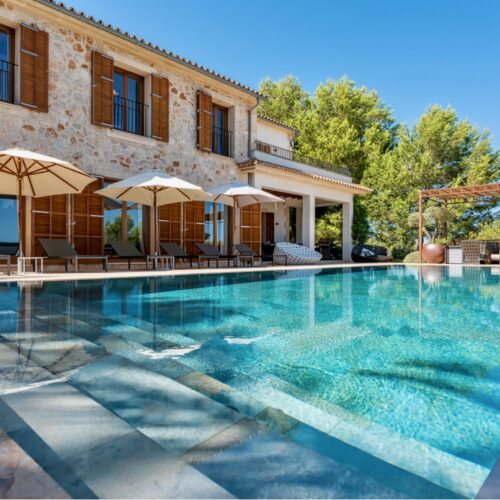 Einzigartiges Fincaanwesen mit Ferienvermietungslizenz und spektakulärem Panoramablick über ganz Mallorca.