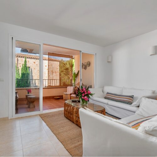 Charmante Wohnung mit großer Terrasse in Cala Llombards