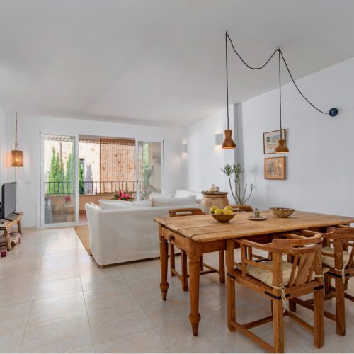 Charmante Wohnung mit großer Terrasse in Cala Llombards