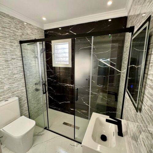 Modernes Stadthaus mit Solarium und Garage mit Gewerbeoption in San Pedro