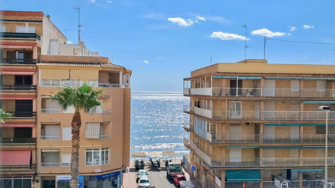 Penthouse mit Meerblick – nur 80 m vom Strand in Torrevieja