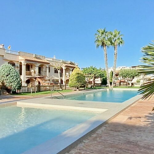 Charmantes Erdgeschoss-Apartment mit Patio & Poolblick in Torrevieja