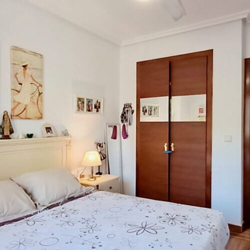 Charmantes Erdgeschoss-Apartment mit Patio & Poolblick in Torrevieja