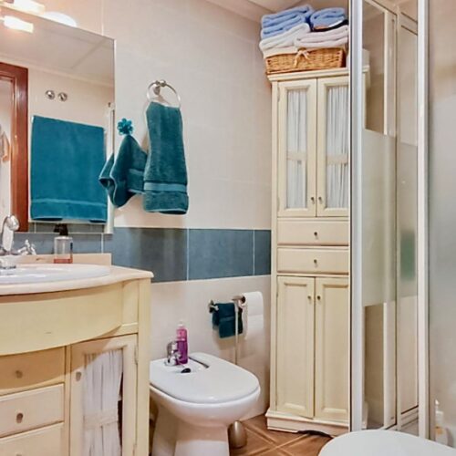 Charmantes Erdgeschoss-Apartment mit Patio & Poolblick in Torrevieja