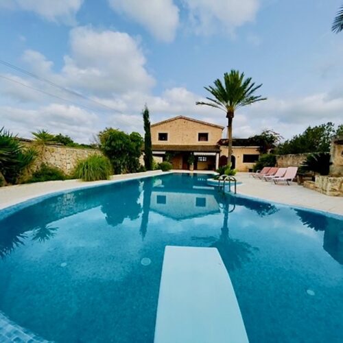 Steinfinca mit ETV-Vermietungslizenz und Gäste-Apartment am Ortsrand von Llucmajor