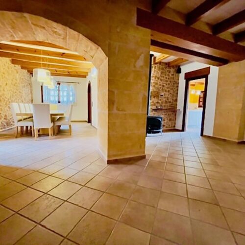 Steinfinca mit ETV-Vermietungslizenz und Gäste-Apartment am Ortsrand von Llucmajor