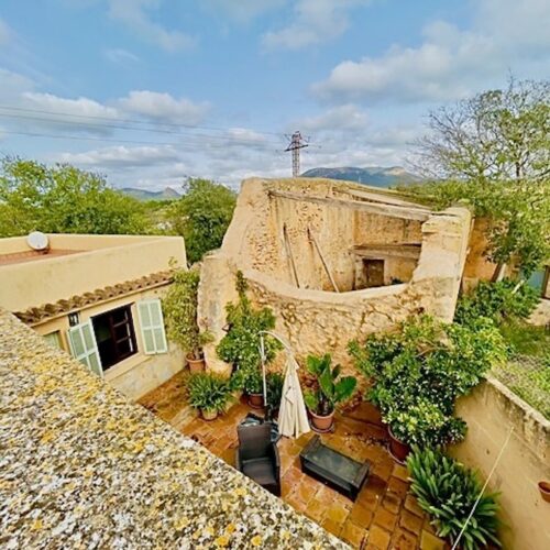 Steinfinca mit ETV-Vermietungslizenz und Gäste-Apartment am Ortsrand von Llucmajor