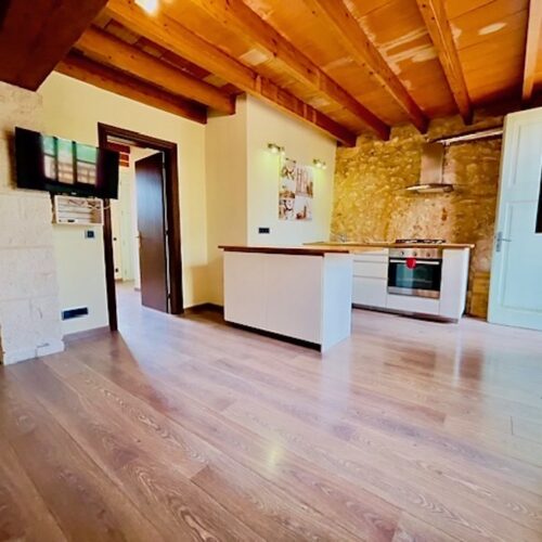 Steinfinca mit ETV-Vermietungslizenz und Gäste-Apartment am Ortsrand von Llucmajor