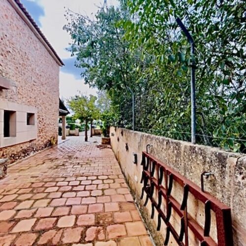 Steinfinca mit ETV-Vermietungslizenz und Gäste-Apartment am Ortsrand von Llucmajor