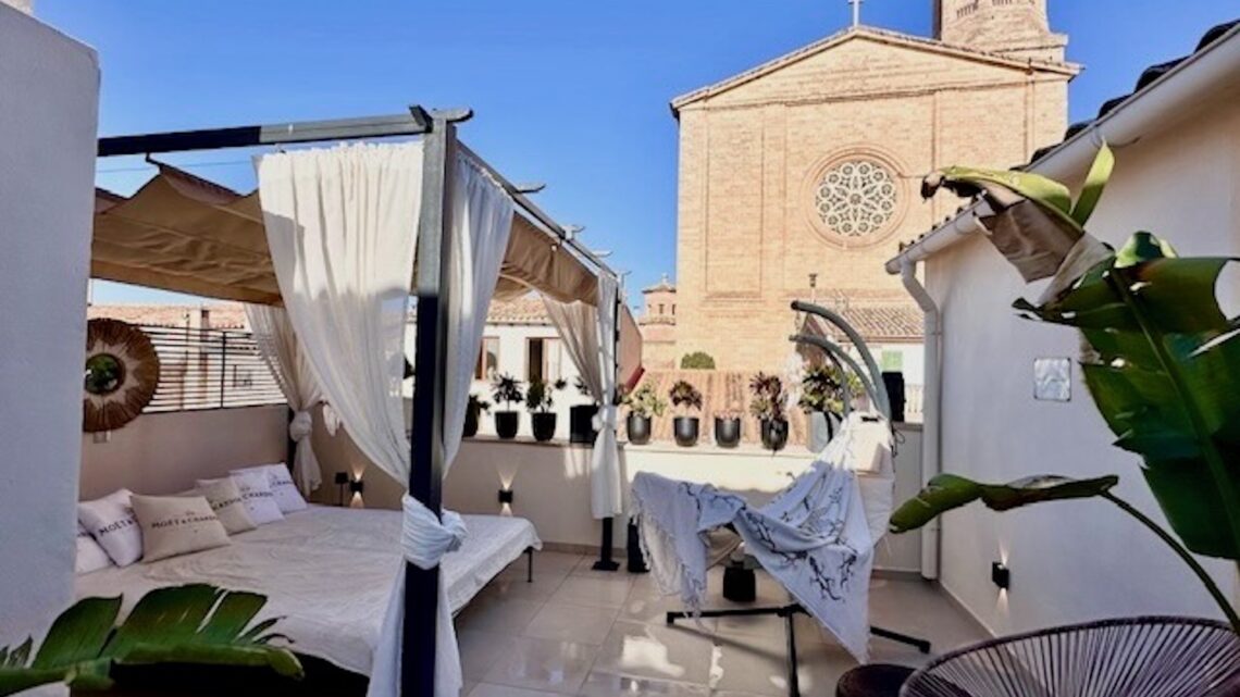 Exklusives Design-Stadthaus mit Aufzug & XL-Garage im Herzen von Llucmajor