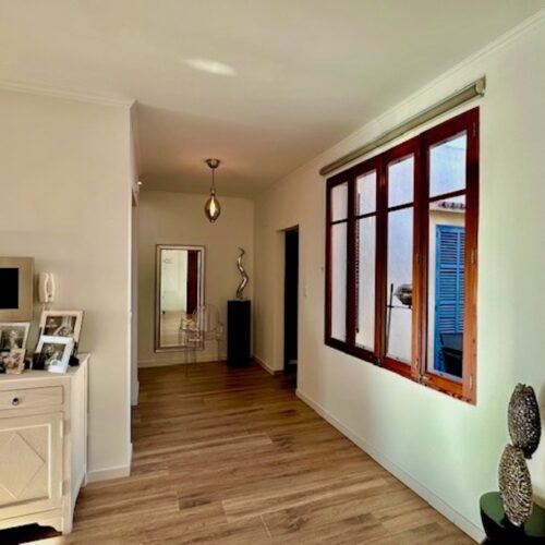 Exklusives Design-Stadthaus mit Aufzug & XL-Garage im Herzen von Llucmajor