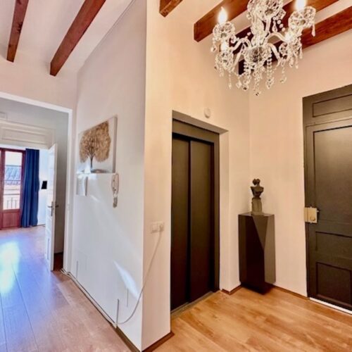 Exklusives Design-Stadthaus mit Aufzug & XL-Garage im Herzen von Llucmajor