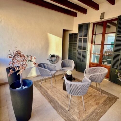 Exklusives Design-Stadthaus mit Aufzug & XL-Garage im Herzen von Llucmajor