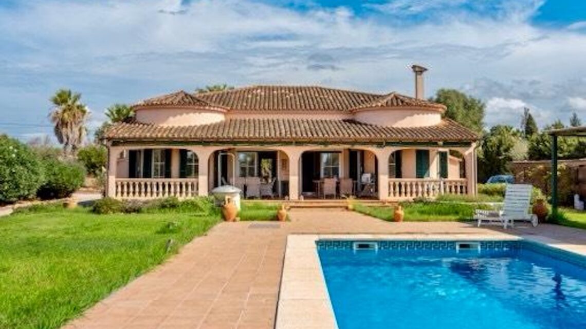 Finca für 2 Familien mit Pool in Llucmajor