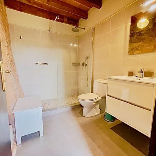 Steinfinca mit ETV-Vermietungslizenz und Gäste-Apartment am Ortsrand von Llucmajor