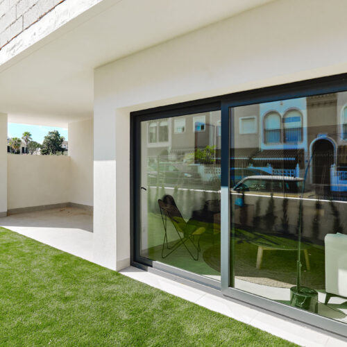 Erdgeschosswohnung mit Garten – Mediterranes Wohnen nahe dem Meer