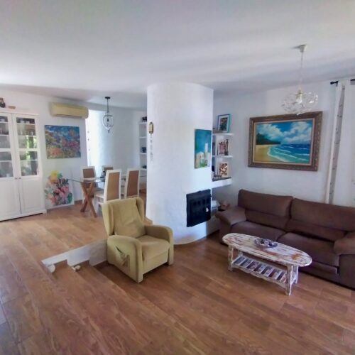 Erdgeschosswohnung mit privatem Garten & Gemeinschaftspool in Cala Mandia