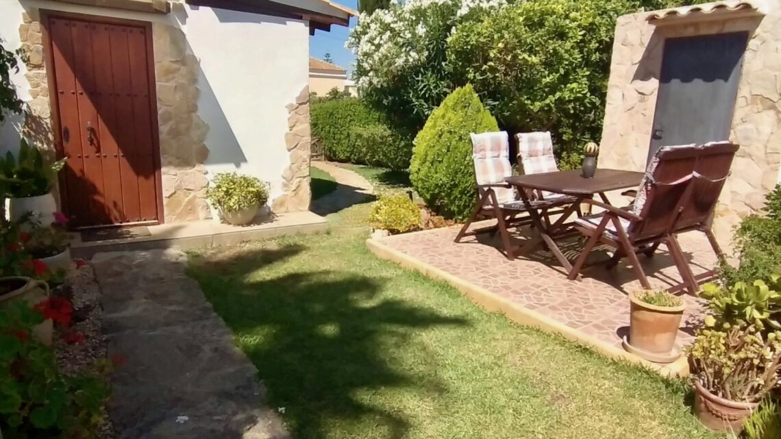 Erdgeschosswohnung mit privatem Garten & Gemeinschaftspool in Cala Mandia