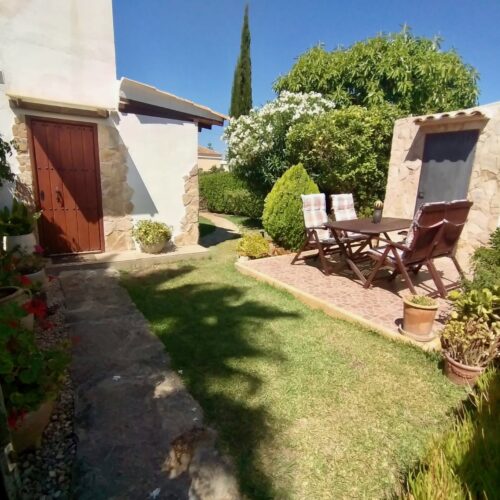 Erdgeschosswohnung mit privatem Garten & Gemeinschaftspool in Cala Mandia