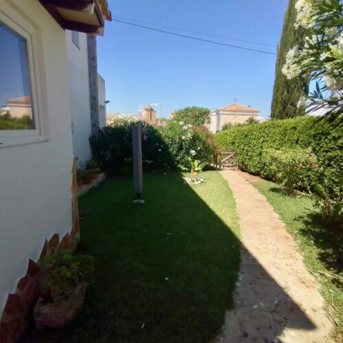 Erdgeschosswohnung mit privatem Garten & Gemeinschaftspool in Cala Mandia