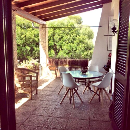 Erdgeschosswohnung mit privatem Garten & Gemeinschaftspool in Cala Mandia