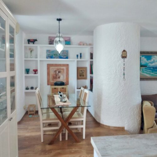 Erdgeschosswohnung mit privatem Garten & Gemeinschaftspool in Cala Mandia