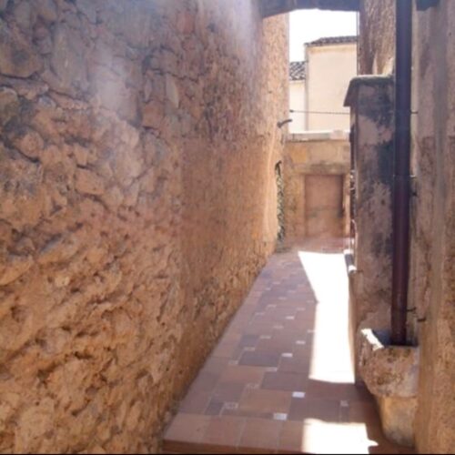 Natursteinhaus mit Patio & Bergblick im Zentrum von Artà