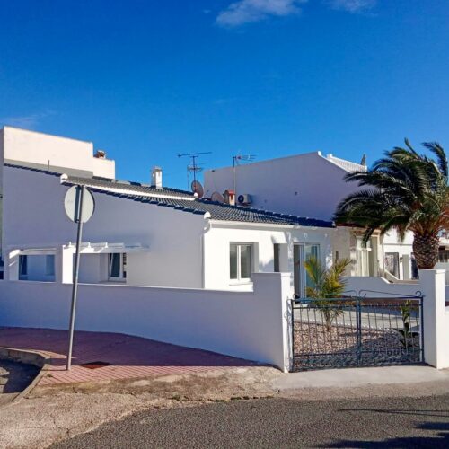 Modernes Eckhaus in Ciudad Quesada