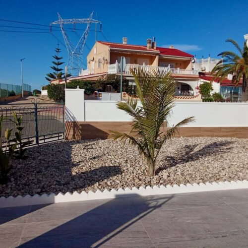 Modernes Eckhaus in Ciudad Quesada