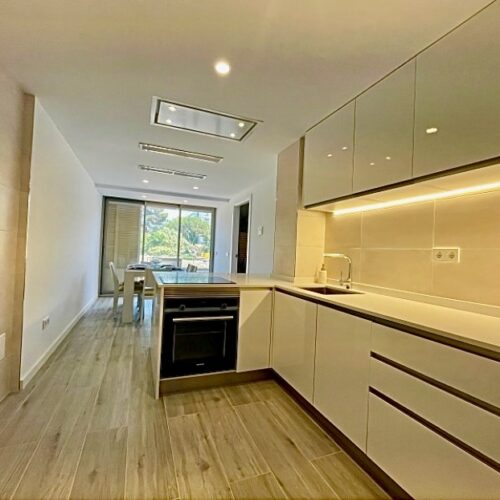 Kernsaniertes Frontline Apartment mit Meerblick in Arenal