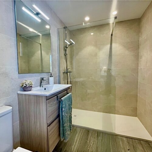 Kernsaniertes Frontline Apartment mit Meerblick in Arenal