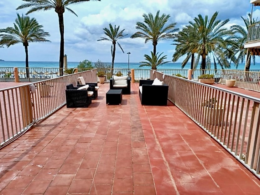 Kernsaniertes Frontline Apartment mit Meerblick in Arenal