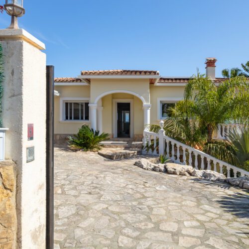 Luxusvilla mit Panorama-Meerblick, Wintergarten & Pool in Bestlage von Jávea
