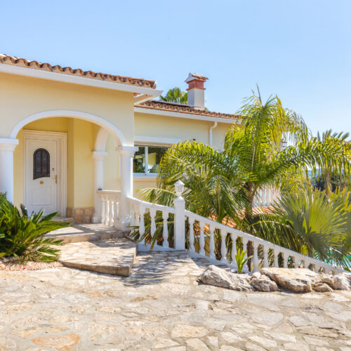 Luxusvilla mit Panorama-Meerblick, Wintergarten & Pool in Bestlage von Jávea