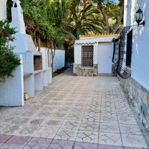 Exklusive Oase nahe Strand: Freistehendes Chalet in Punta Prima