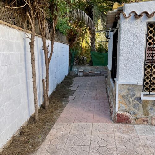 Exklusive Oase nahe Strand: Freistehendes Chalet in Punta Prima