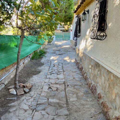 Exklusive Oase nahe Strand: Freistehendes Chalet in Punta Prima