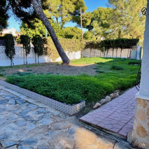 Exklusive Oase nahe Strand: Freistehendes Chalet in Punta Prima