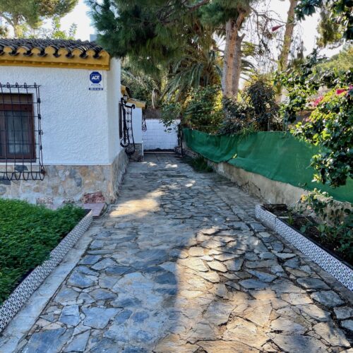Exklusive Oase nahe Strand: Freistehendes Chalet in Punta Prima
