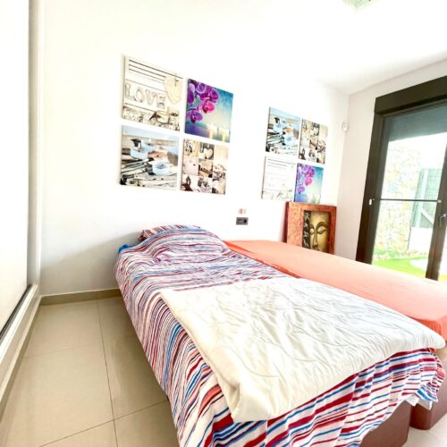 Modernes Chalet mit Pool, Dachterrasse & Garten in ruhiger Lage von Orihuela Costa