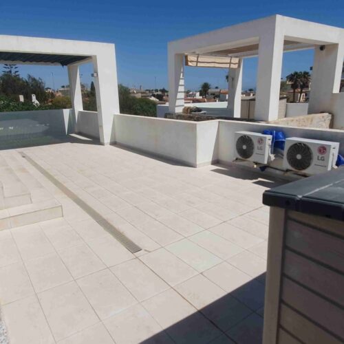 Modernes Chalet mit Pool, Dachterrasse & Garten in ruhiger Lage von Orihuela Costa