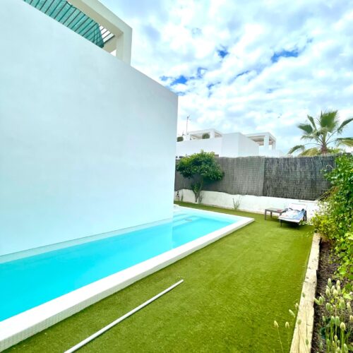 Modernes Chalet mit Pool, Dachterrasse & Garten in ruhiger Lage von Orihuela Costa