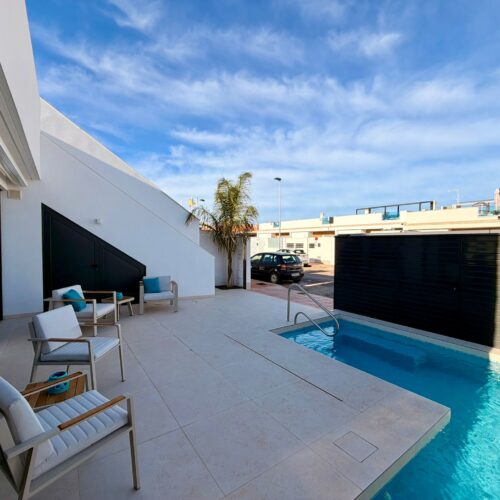 Exklusive Neubauvilla mit Pool und Meerblick in San Javier