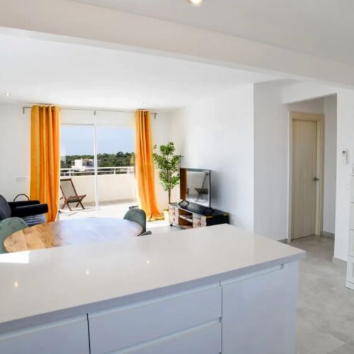 Moderne Ferienwohnung mit Terrasse & Pool in Cala d’Or