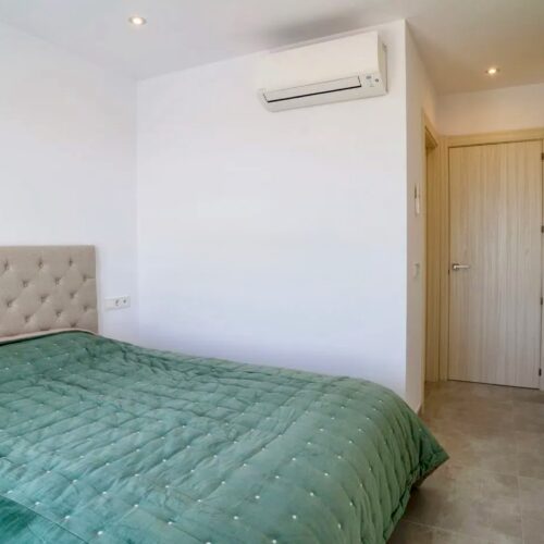 Moderne Ferienwohnung mit Terrasse & Pool in Cala d’Or