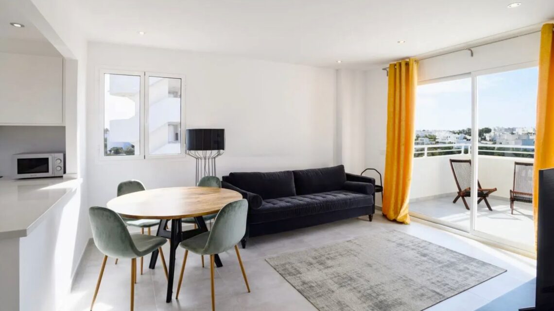 Moderne Ferienwohnung mit Terrasse & Pool in Cala d’Or