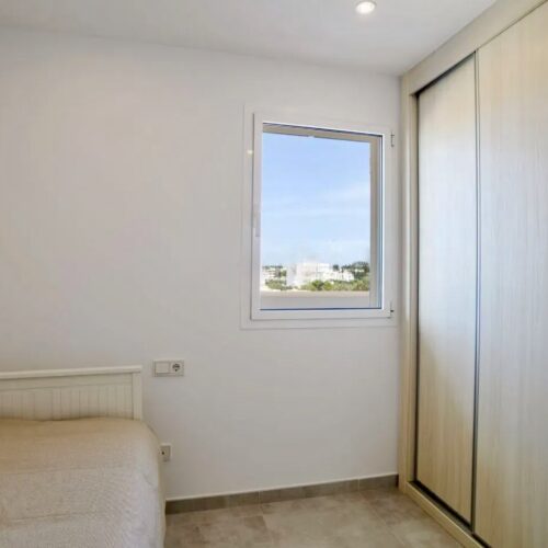 Moderne Ferienwohnung mit Terrasse & Pool in Cala d’Or