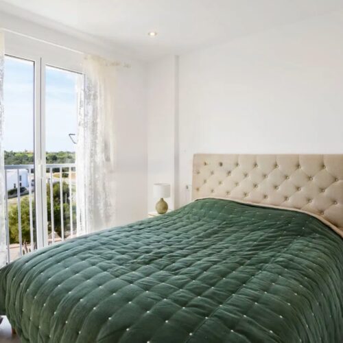Moderne Ferienwohnung mit Terrasse & Pool in Cala d’Or