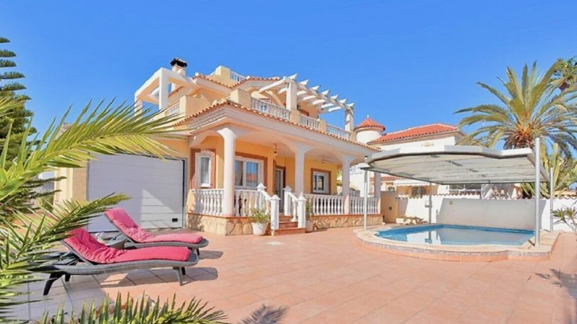 Freistehende Ferienvilla mit Pool nur wenige Schritte vom Mar Menor